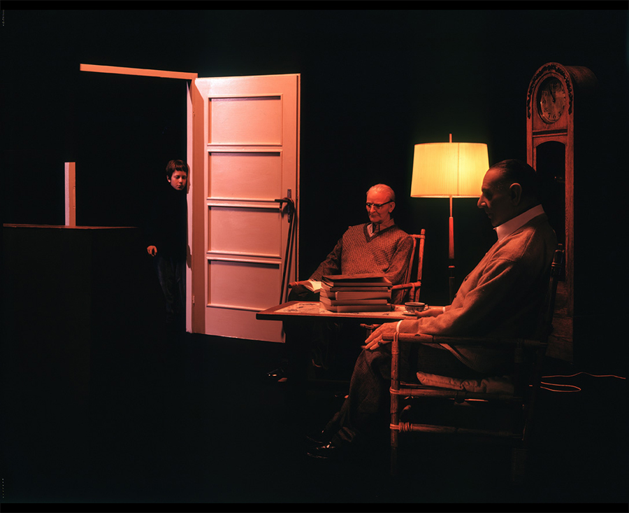 VATERBILDER | FATHERPICTURES - STAGED FAMILY PICTURES WITH SILICONE PUPPETS - Der Vertrag / The contract- 2004 ©  Burkhard von Harder